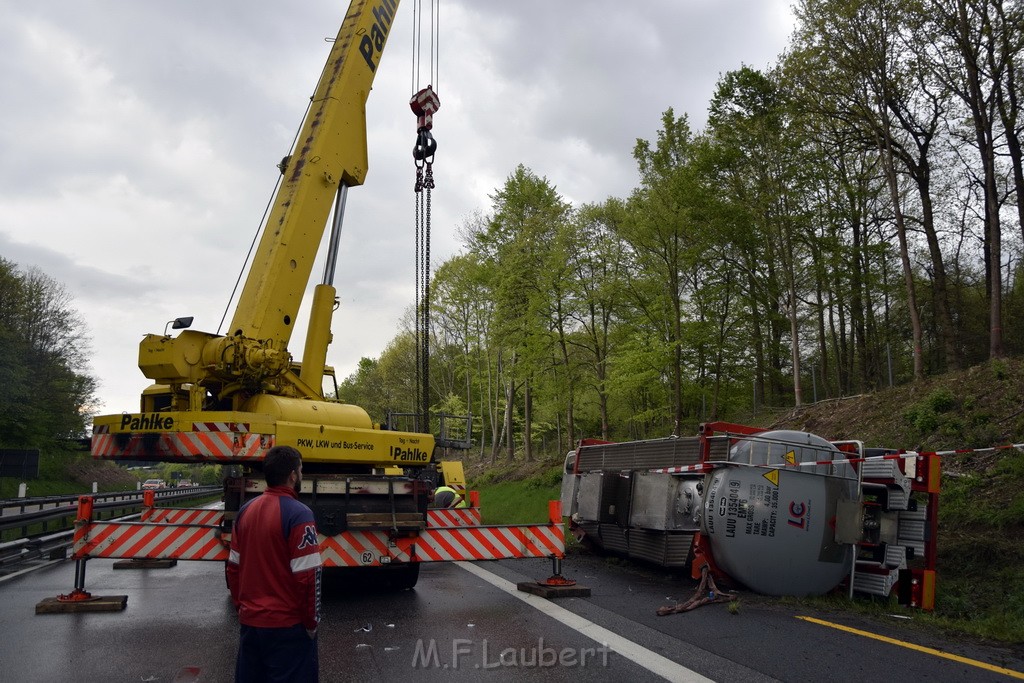 VU Gefahrgut LKW umgestuerzt A 4 Rich Koeln Hoehe AS Gummersbach P279.JPG - Miklos Laubert